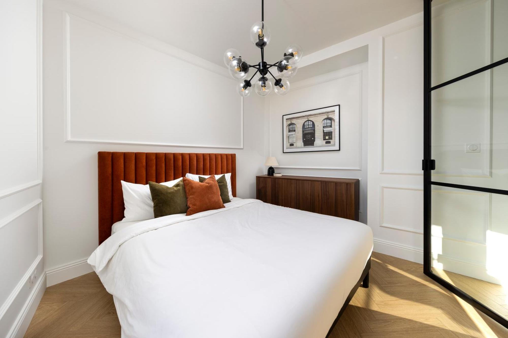 Apartment Designer Floor Sleeps 8 Peaceful Elevator Fiber Wifi, Balcony