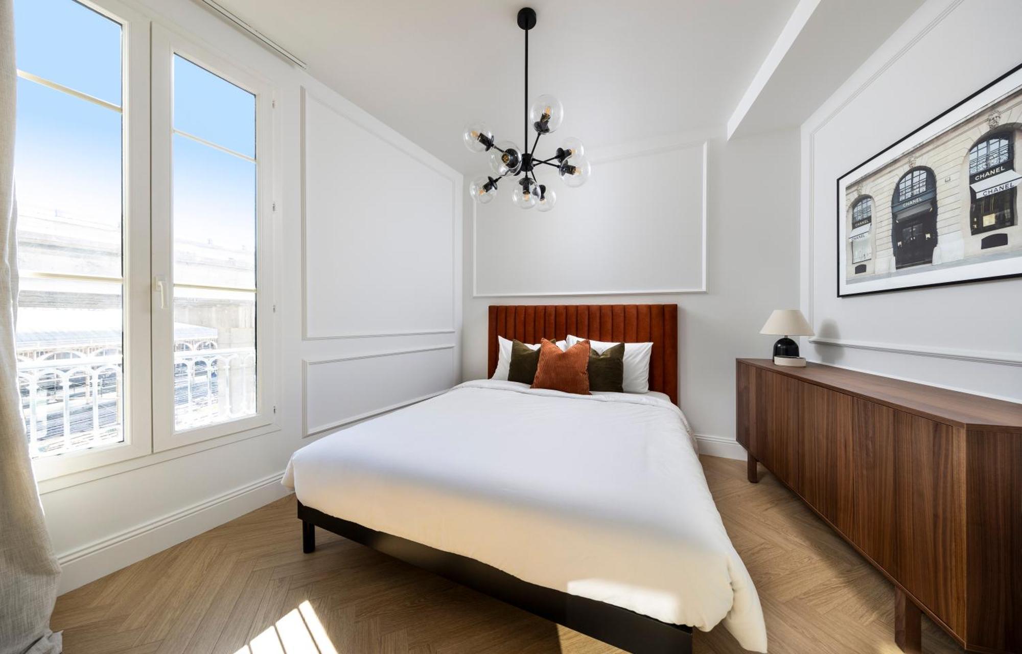 Apartment Designer Floor Sleeps 8 Peaceful Elevator Fiber Wifi, Balcony