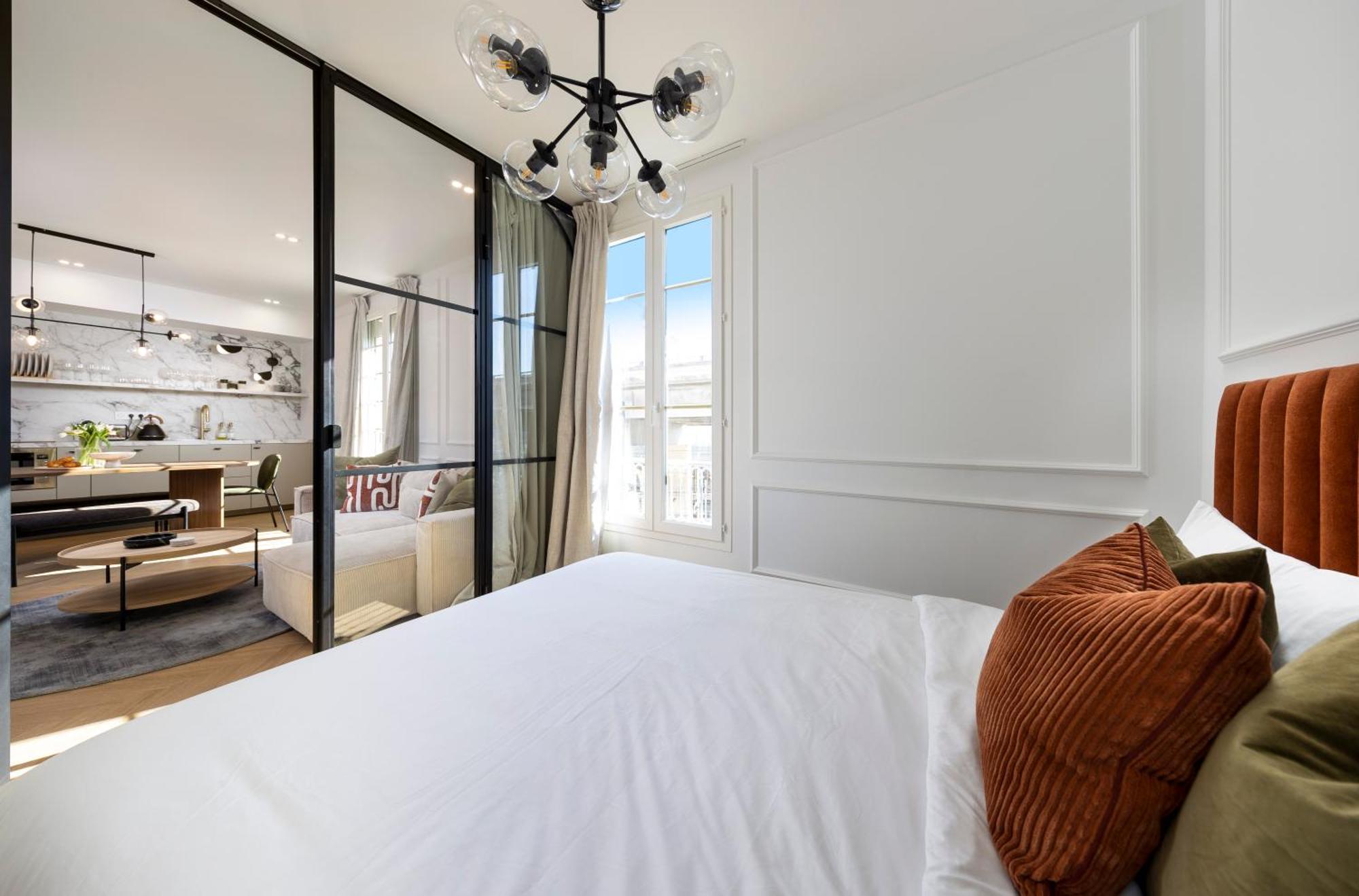 Designer Floor Sleeps 8 Peaceful Elevator Fiber Wifi, Balcony Apartment Nice